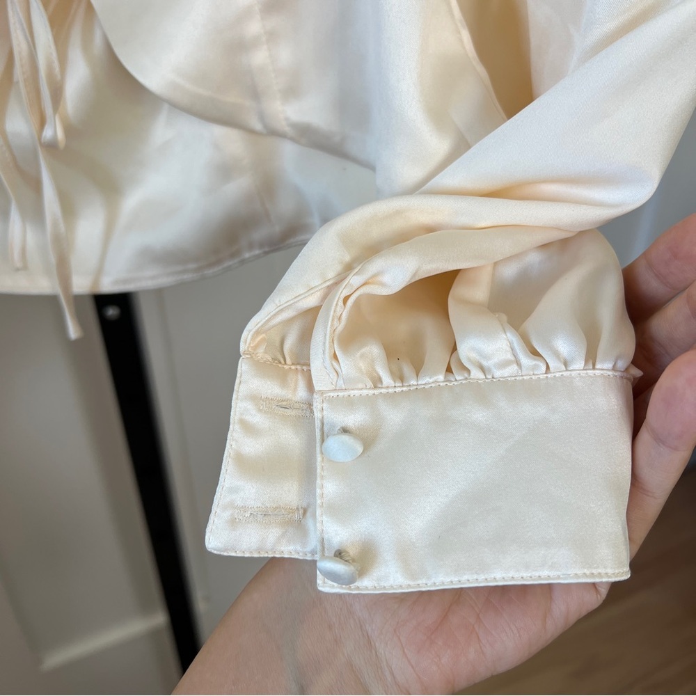 Women’s Cream Ruched Tie-Front Blouse - Picture 8 of 11